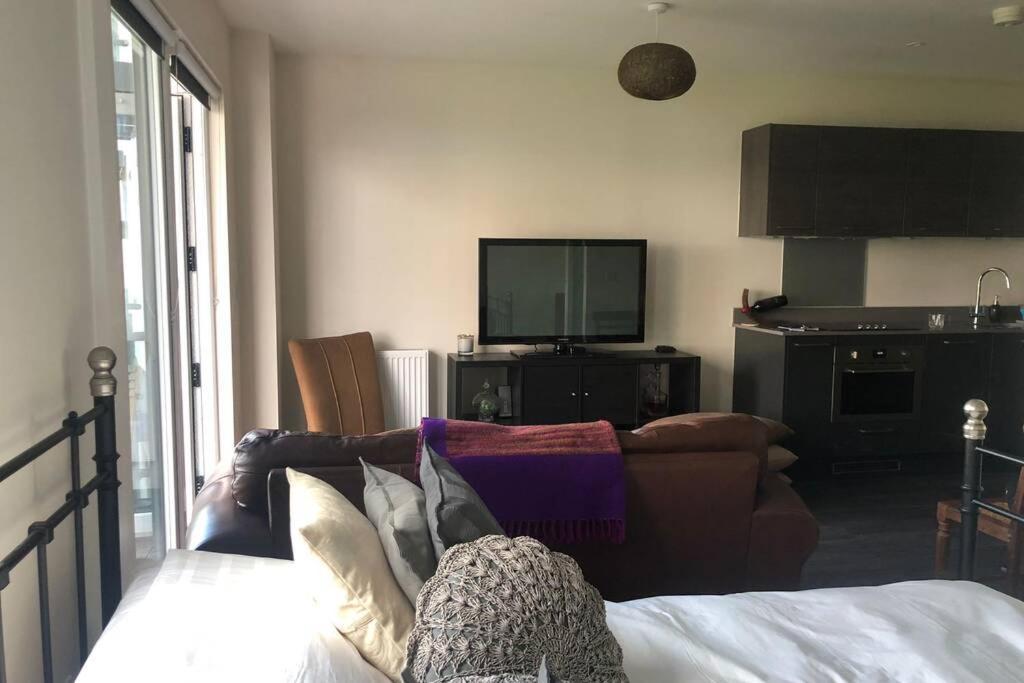 شقة Aaram Se At My Retreat غيلينغهام المظهر الخارجي الصورة